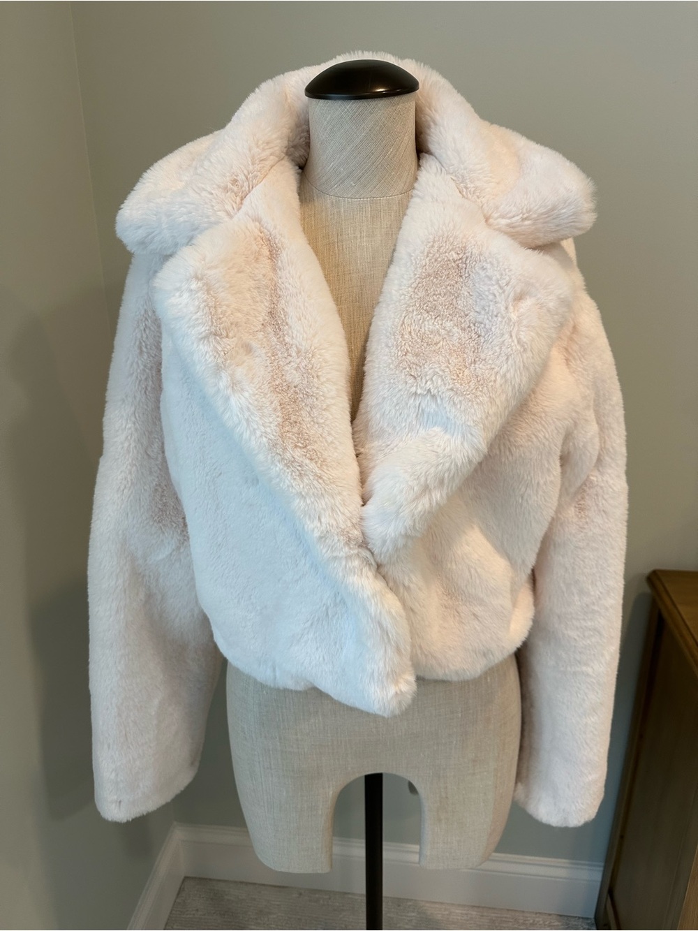 FOREVER 21 Fashion Plush Cropped Coat Faux Fur Jacket White (Baby Pink) Sz.Large - Picture 8 of 14